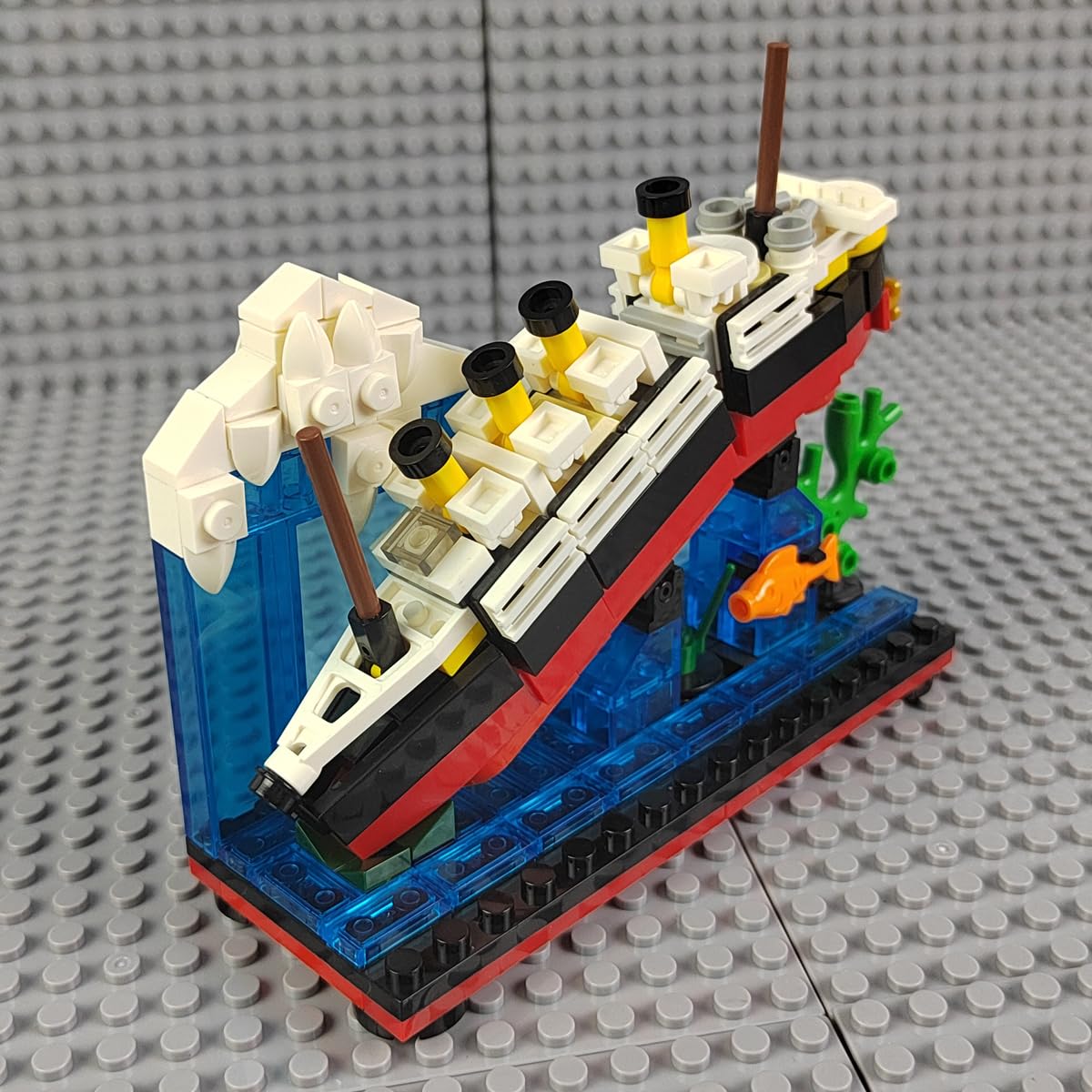 タイタニック号（クレーン2つ欠品） Amazon.co.jp: MIKEMENG 247ピース MOC RMS クルーズ 沈没